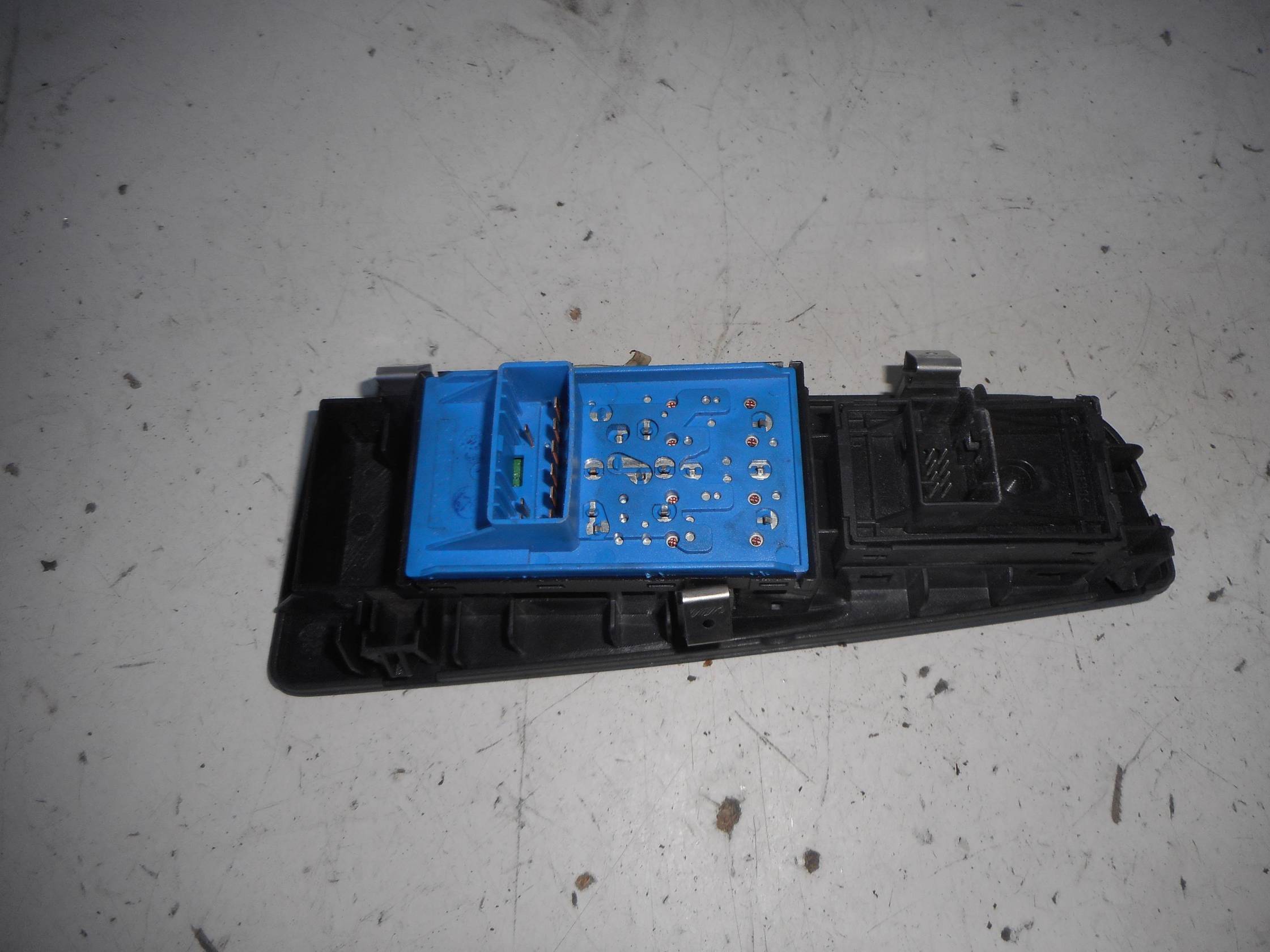 Interruttore alzacristalli porta ant.